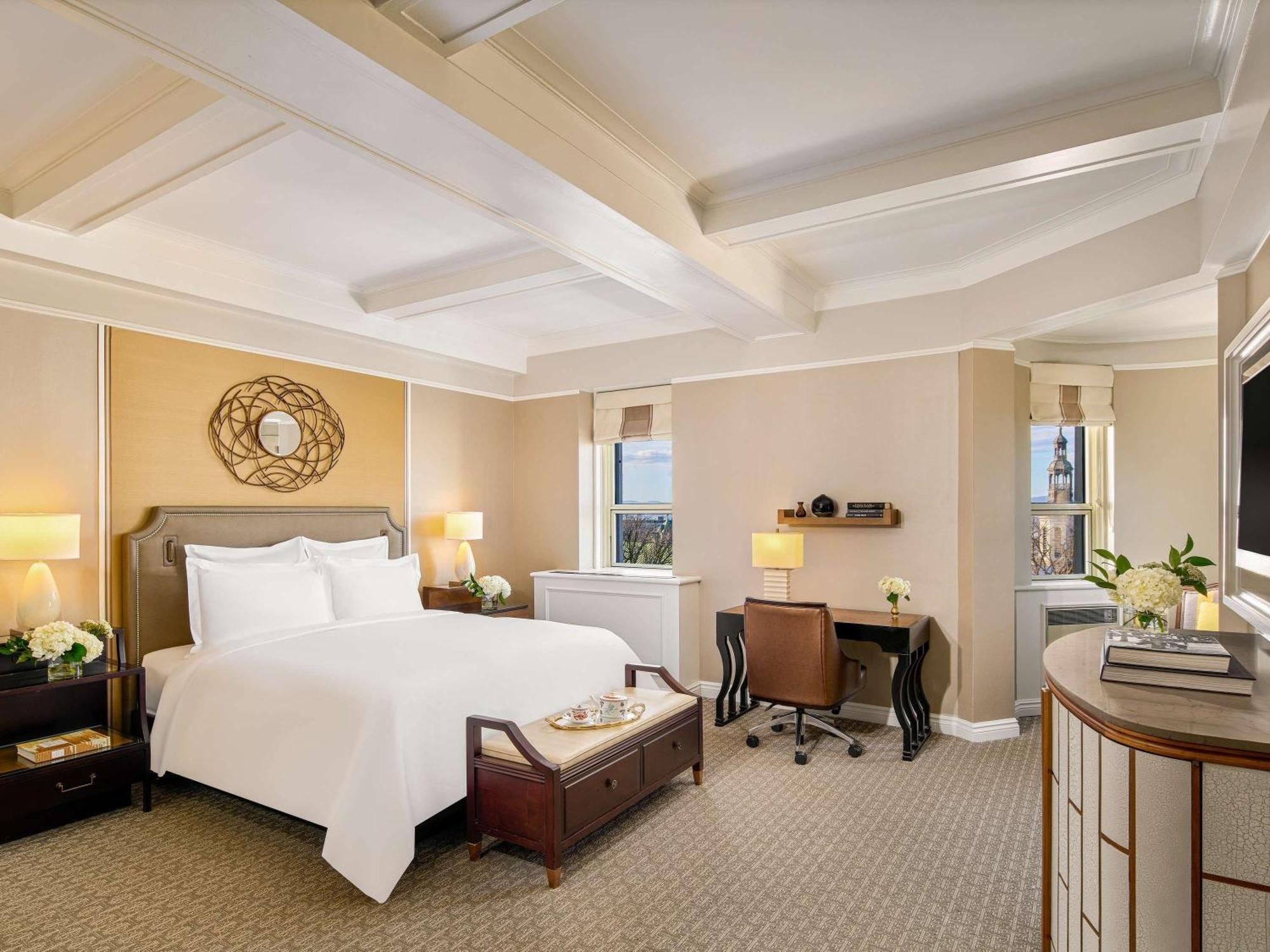 Fairmont Le Chateau Frontenac Quebec City Luaran gambar A bedroom at The Waldorf Astoria New York