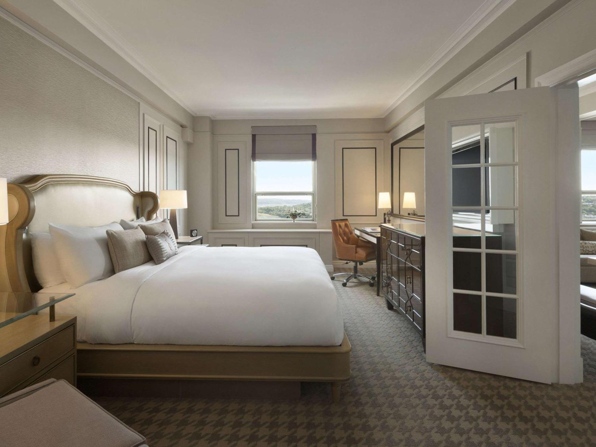 Fairmont Le Chateau Frontenac Quebec City Luaran gambar A bedroom at the hotel