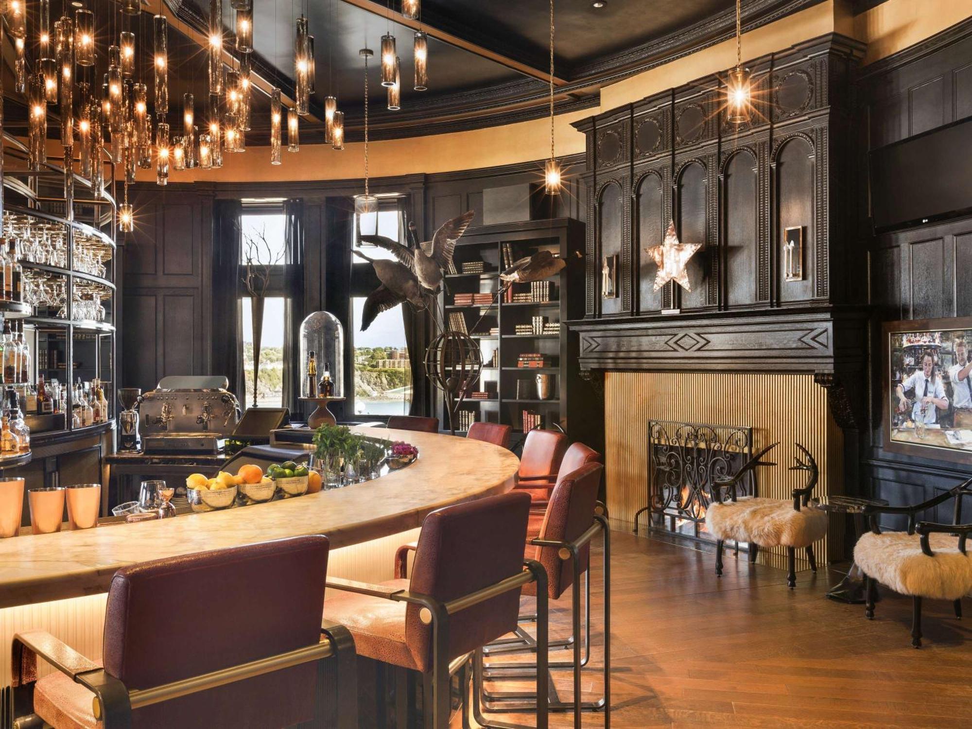 Fairmont Le Chateau Frontenac Quebec City Luaran gambar The bar at the Ritz-Carlton, Laguna Niguel