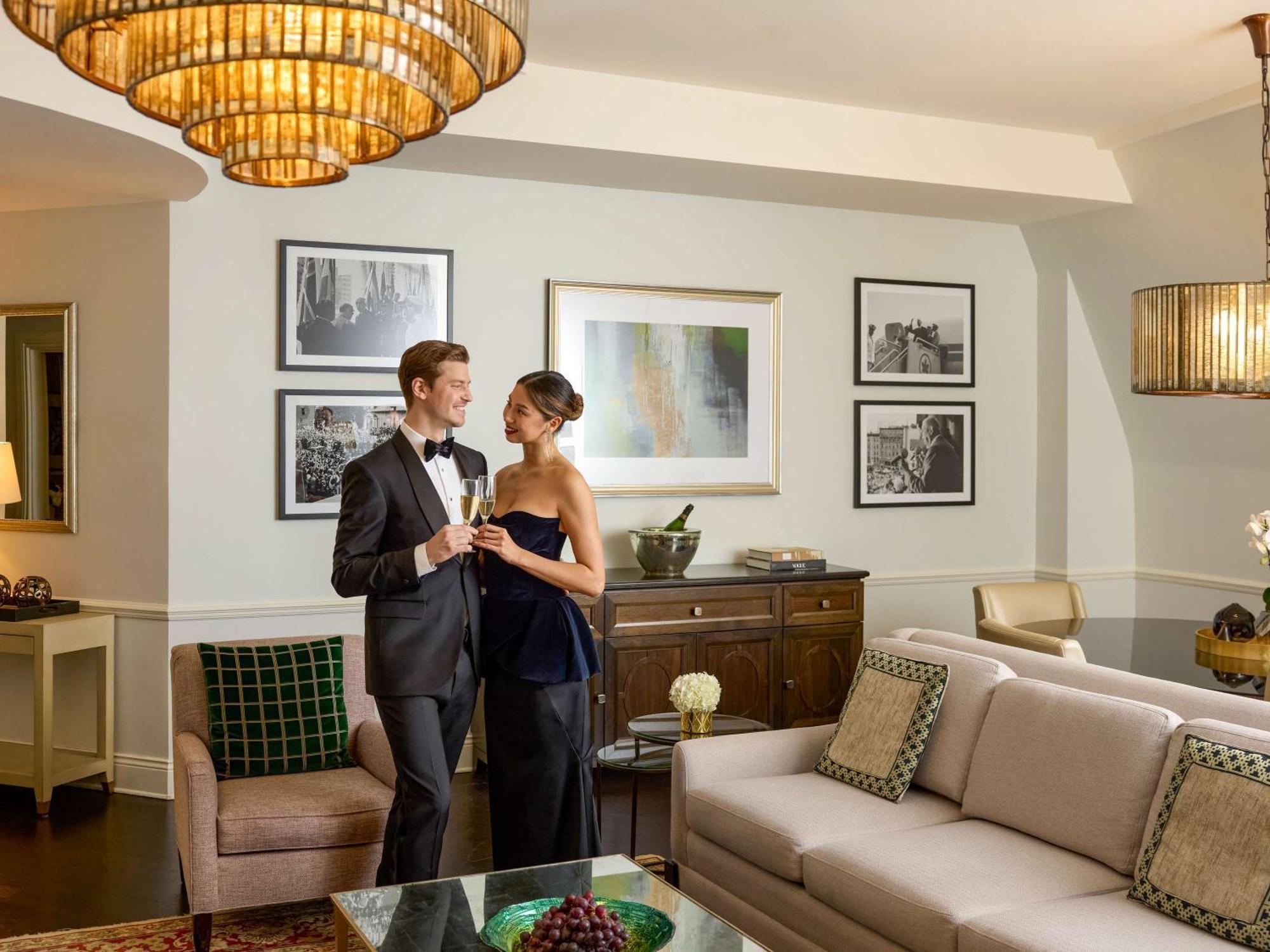 Fairmont Le Chateau Frontenac Quebec City Luaran gambar The living room of a suite at the St. Regis